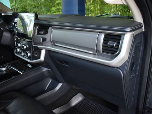 Used 2022 Ford Expedition XLT RWD image 24