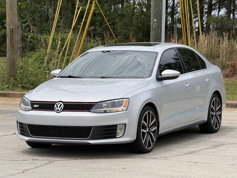 Used 2013 Volkswagen Jetta GLI Autobahn FWD image 2