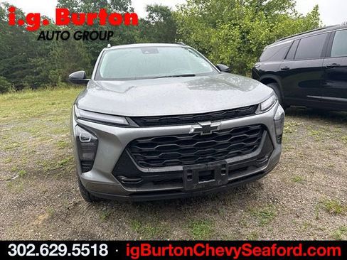 Used 2025 Chevrolet Trax ACTIV w/ Driver Confidence Package FWD image 2