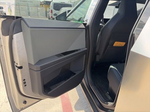 Used 2025 Tesla Cybertruck AWD Crew Cab image 5
