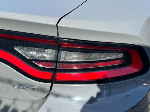 Used 2018 Dodge Charger SXT image 18