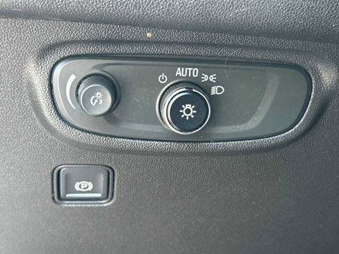 Used 2020 GMC Terrain SLE image 30