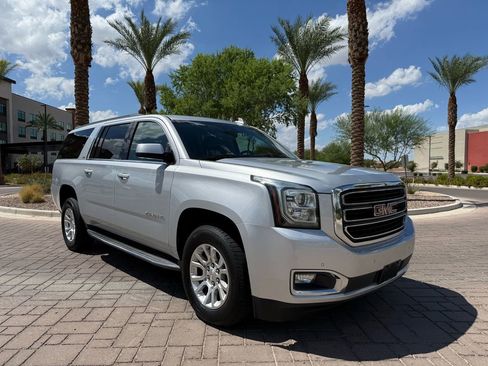 Used 2019 GMC Yukon XL SLT image 1