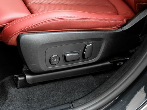 Used 2025 BMW X4 xDrive30i w/ Premium Package image 34