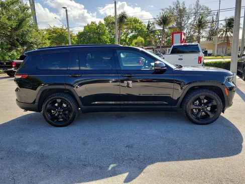 Used 2023 Jeep Grand Cherokee L Laredo image 10