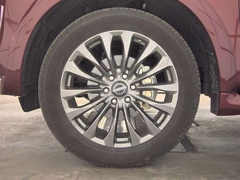 Used 2024 Nissan Armada Platinum w/ Captain's Chairs Package RWD image 5