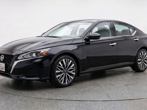 Used 2025 Nissan Altima 2.5 SV FWD image 3