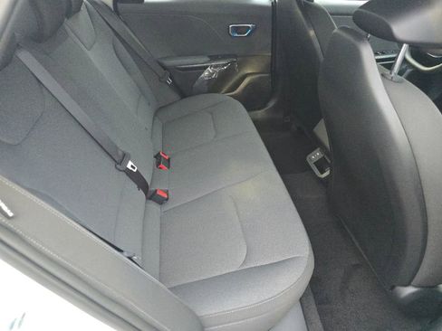 New 2025 Kia K4 LX image 17