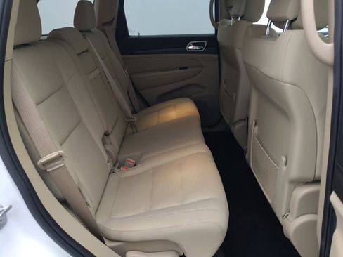 Used 2019 Jeep Grand Cherokee Laredo RWD image 19