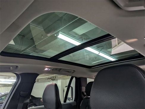 Certified 2022 Volvo XC90 T6 Momentum w/ Climate Package image 12