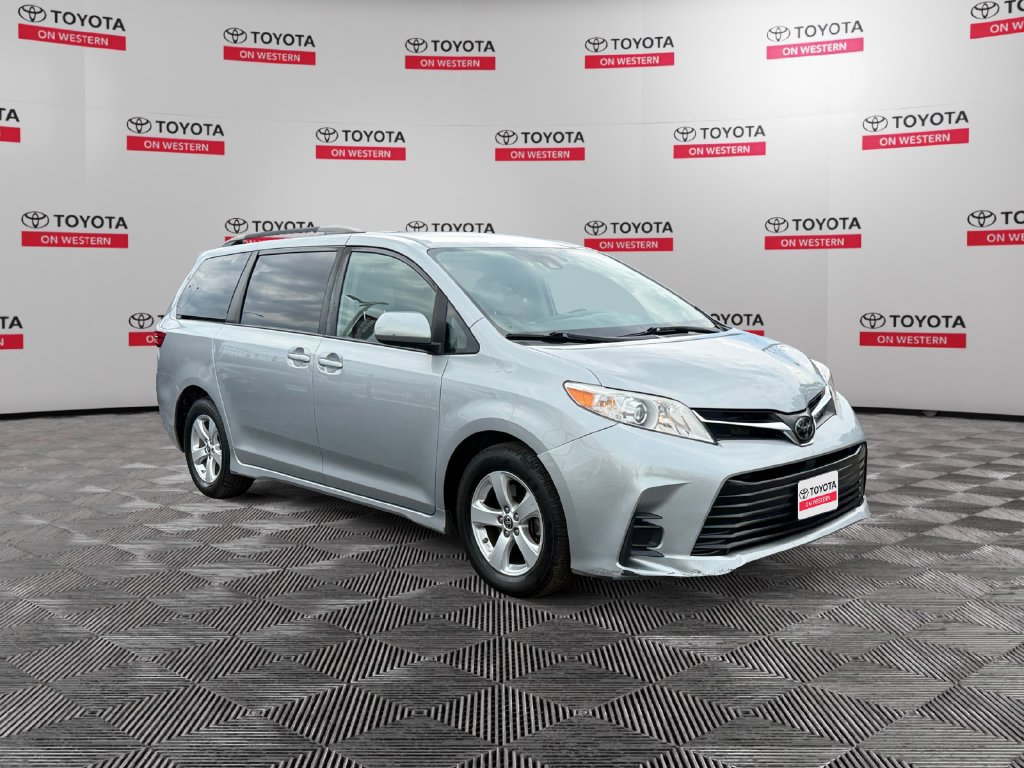 Certified 2020 Toyota Sienna LE FWD image 3
