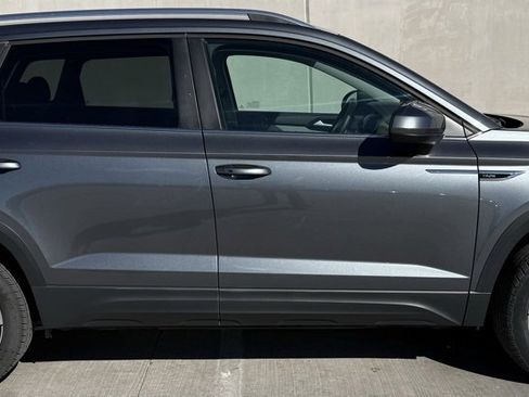 Certified 2023 Volkswagen Taos SE image 3