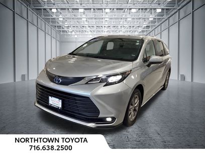 Used 2025 Toyota Sienna XLE