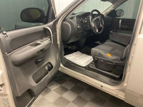 Used 2009 Chevrolet Silverado 1500 LT w/ Power Pack Plus AWD/4WD image 4