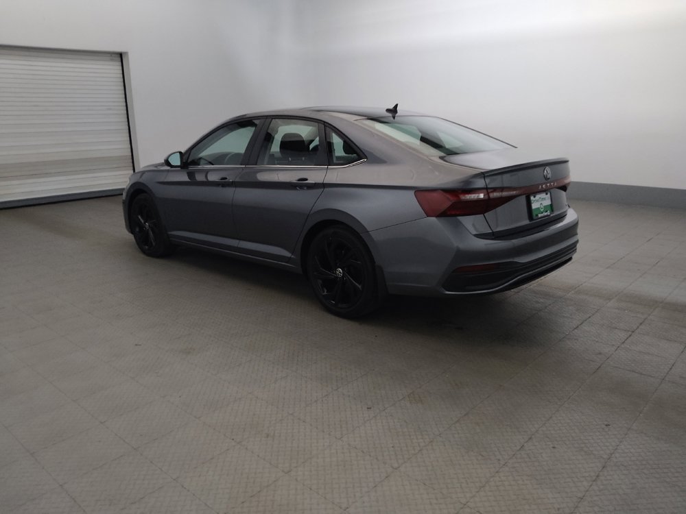 Used 2025 Volkswagen Jetta SE FWD image 3