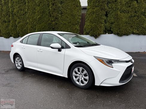 Certified 2024 Toyota Corolla LE image 1
