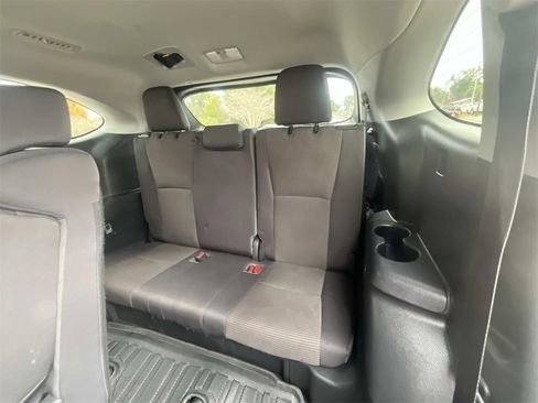 Used 2023 Toyota Highlander LE image 14