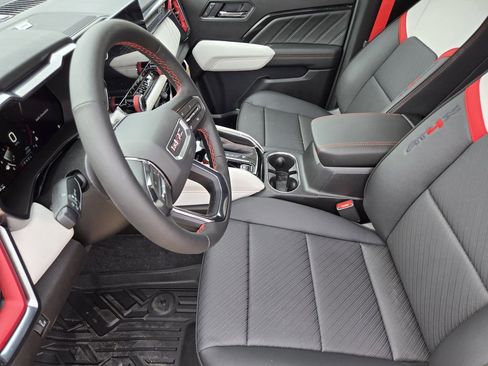 New 2026 GMC Canyon AT4X w/ LPO, Black Badging Package image 8