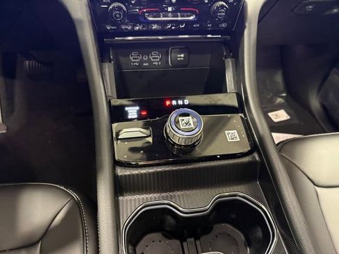 New 2025 Jeep Grand Cherokee Limited w/ Black Appearance Package image 18