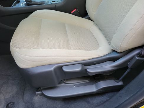 Used 2023 Chevrolet Traverse LS AWD/4WD image 10