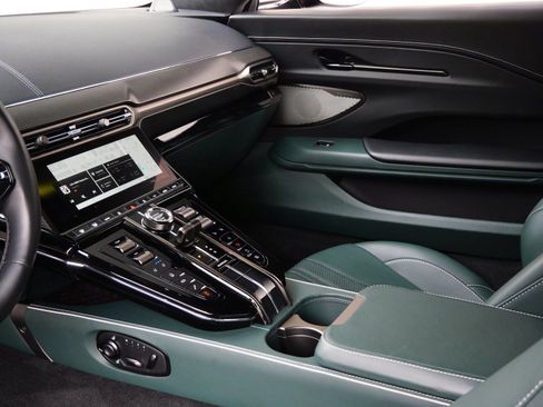 Used 2025 Aston Martin V8 Vantage Coupe RWD image 19