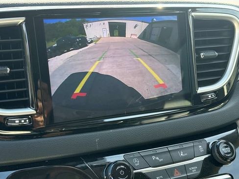 Used 2023 Chrysler Pacifica Touring-L FWD image 24