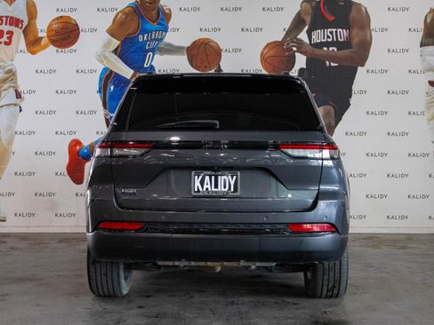 Used 2023 Jeep Grand Cherokee Altitude AWD/4WD image 22