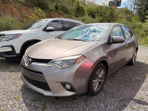Used 2015 Toyota Corolla LE FWD image 1