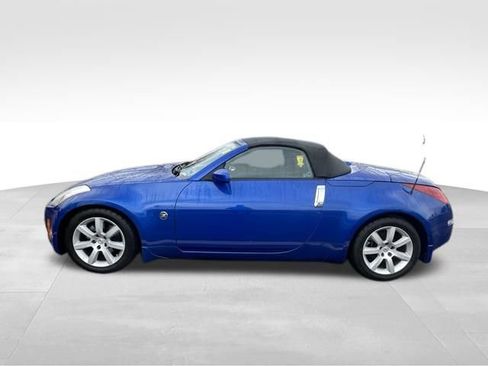 Used 2005 Nissan 350Z Enthusiast w/ (S02) Side Air Bags Pkg image 3