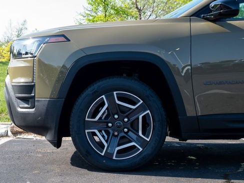 New 2026 Jeep Cherokee Laredo AWD/4WD image 24