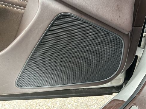 Used 2019 Lexus LS 500 w/ Accessory Package (Z2) RWD image 32
