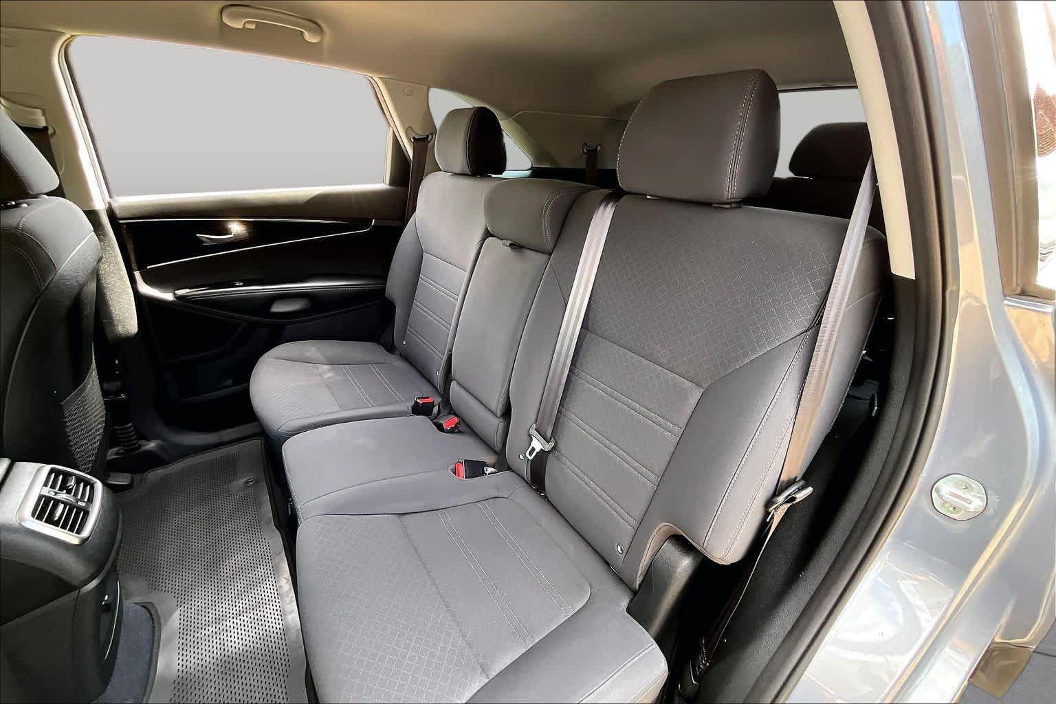 Used 2020 Kia Sorento L FWD image 19