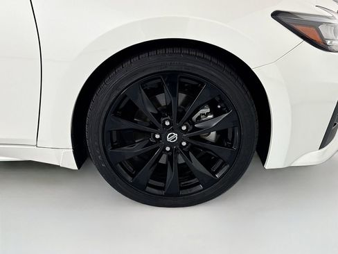 Used 2022 Nissan Maxima SR w/ Sport Mat Group FWD image 32