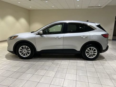 Used 2020 Ford Escape SE FWD image 2