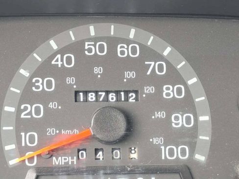 Used 1999 Ford E-150 and Econoline 150 Wagon RWD image 9
