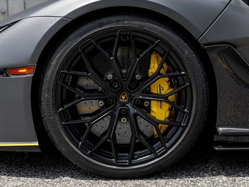 Used 2025 Lamborghini Revuelto AWD/4WD image 41