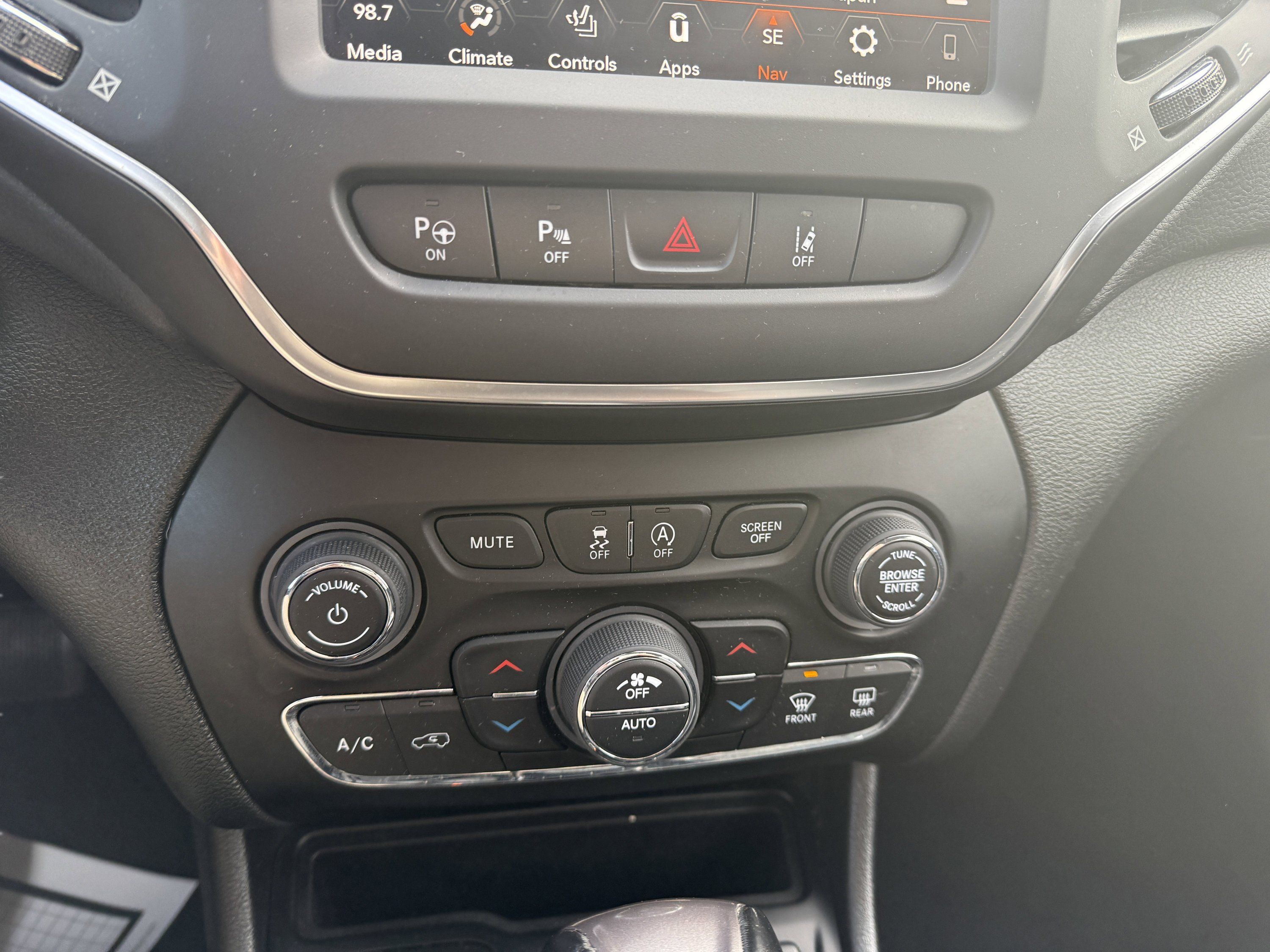 Used 2023 Jeep Cherokee Altitude Lux AWD/4WD image 27