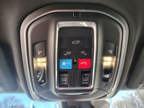 New 2025 Jeep Grand Cherokee Altitude image 35