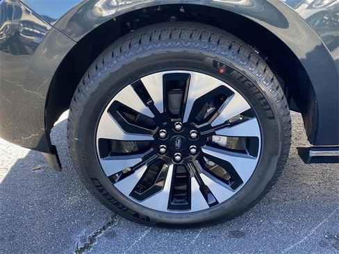 New 2025 Ford Expedition Platinum w/ Driver's Package image 28