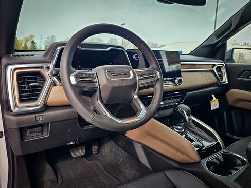 New 2026 GMC Canyon Denali image 15