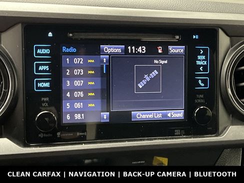 Used 2018 Toyota Tacoma TRD Sport AWD/4WD image 17