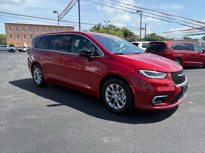 Used 2026 Chrysler Pacifica Limited