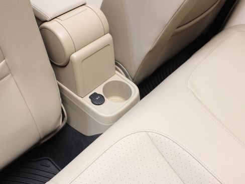 Used 2018 Volkswagen Beetle 2.0T SE w/ SE Premium Package image 25