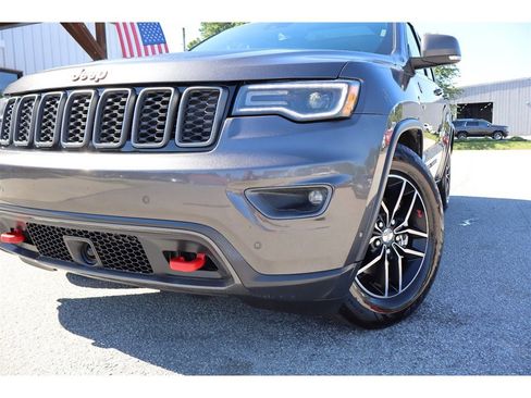 Used 2018 Jeep Grand Cherokee Trailhawk w/ Trailhawk Luxury Group AWD/4WD image 42