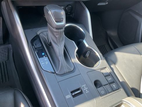 Used 2023 Toyota Highlander XLE image 12