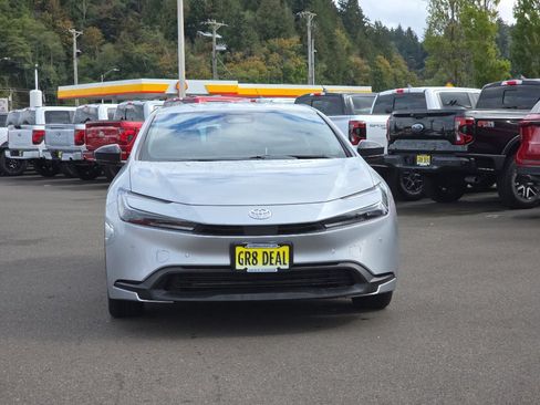 Used 2024 Toyota Prius LE image 3