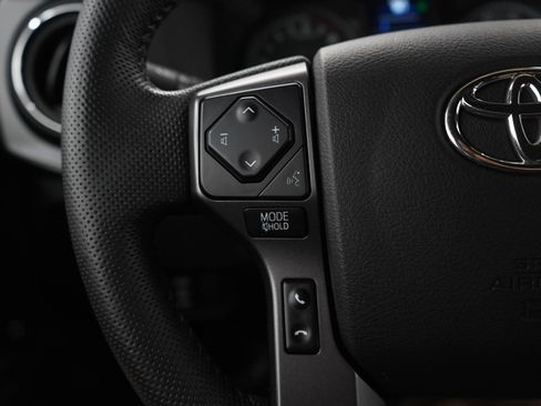 Used 2022 Toyota Tacoma TRD Sport AWD/4WD image 24