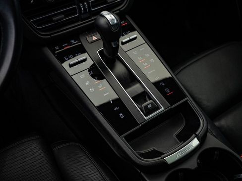 Used 2023 Porsche Macan image 33