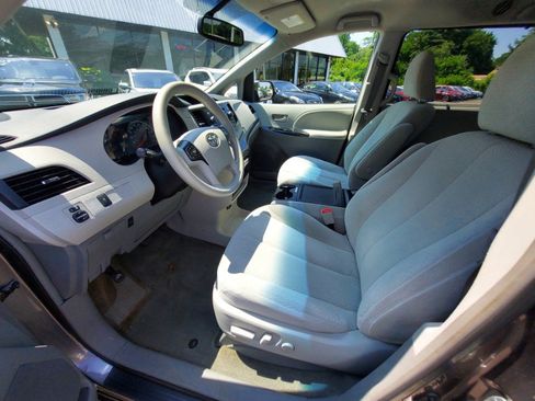 Used 2014 Toyota Sienna LE FWD image 7