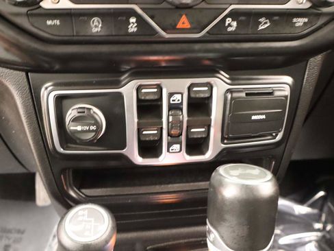 Used 2021 Jeep Wrangler Unlimited Sahara AWD/4WD image 11